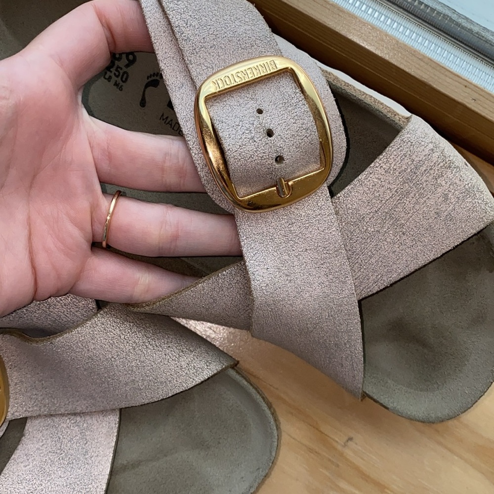 Birkenstock Siena Big Buckle Sandal EU39/US 8 in Shimmery Gold/Tan - Picture 15 of 15